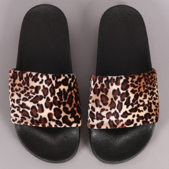 !! SIZE 5 LEFT !! Leopard Slides - Picture 5 of 5